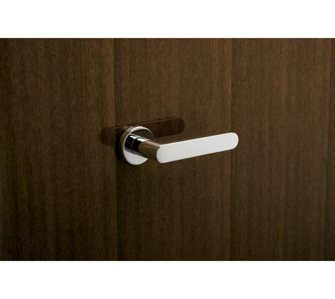 Olivari deurkruk Link + ronde geveerde rozet 51x5mm met nokken en doorgaande bevestiging Chroom