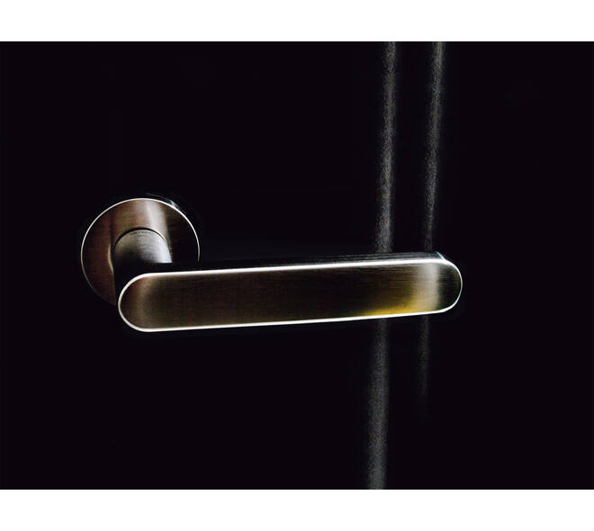 Olivari deurkruk Link + ronde geveerde rozet 51x5mm met nokken en doorgaande bevestiging RVS mat titaan PVD