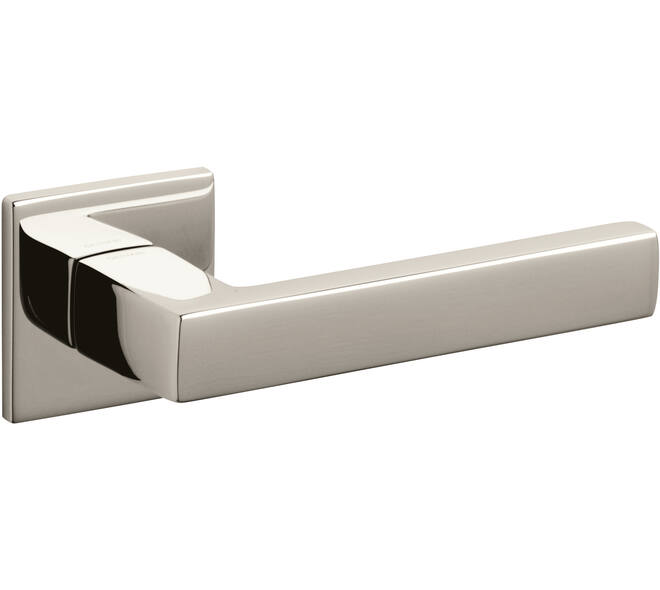 Olivari deurkruk Planet Q + vierkant geveerde rozet 51x5mm met nokken en doorgaande bevestiging Nikkel titaan PVD