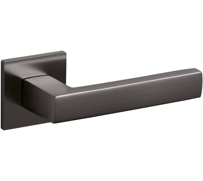 Olivari deurkruk Planet Q + vierkant geveerde rozet 51x5mm met nokken en doorgaande bevestiging Antraciet mat titaan PVD