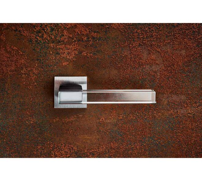 Olivari deurkruk Ice Cube + vierkant geveerde rozet 51x5mm met nokken en doorgaande bevestiging Chroom mat/transparant