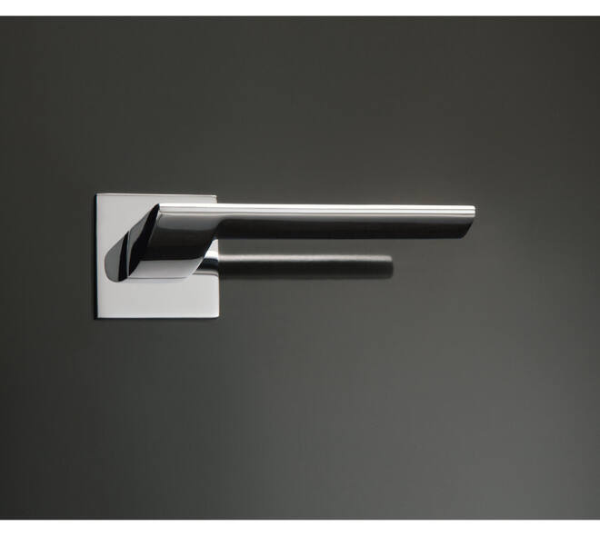 Olivari deurkruk Trend + vierkant geveerde rozet 51x5mm met nokken en doorgaande bevestiging Chroom