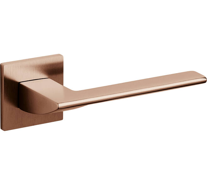 Olivari deurkruk Trend + vierkant geveerde rozet 51x5mm met nokken en doorgaande bevestiging Koper mat titaan PVD