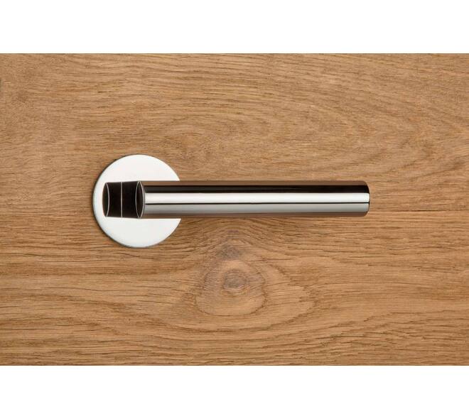 Olivari deurkruk Euclide + ronde geveerde rozet 51x5mm met nokken en doorgaande bevestiging Chroom