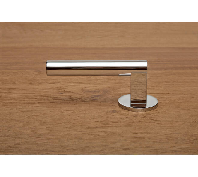 Olivari deurkruk Euclide + ronde geveerde rozet 51x5mm met nokken en doorgaande bevestiging Chroom