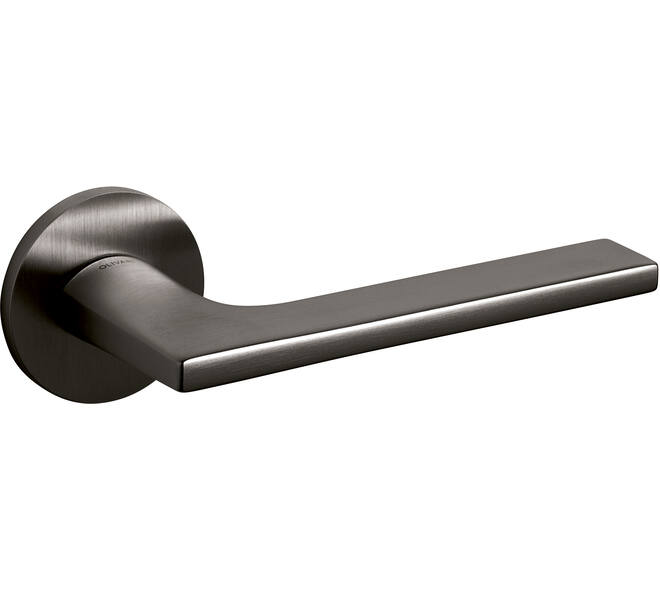 Olivari deurkruk Lotus + ronde geveerde rozet 51x5mm met nokken en doorgaande bevestiging Antraciet mat titaan PVD