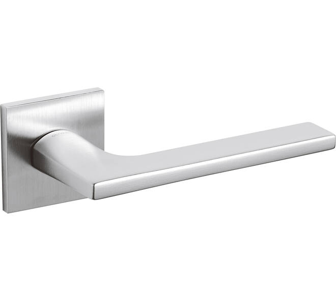 Olivari deurkruk Lotus Q + vierkant geveerde rozet 51x5mm met nokken en doorgaande bevestiging Chroom mat