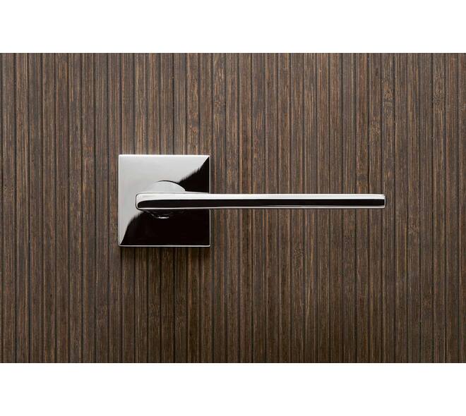 Olivari deurkruk Lotus Q + vierkant geveerde rozet 51x5mm met nokken en doorgaande bevestiging Chroom