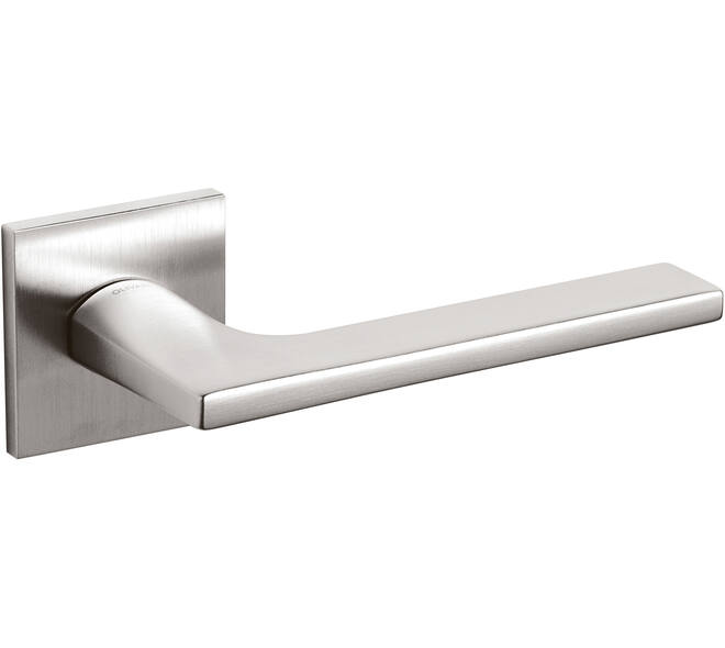 Olivari deurkruk Lotus Q + vierkant geveerde rozet 51x5mm met nokken en doorgaande bevestiging RVS mat titaan PVD