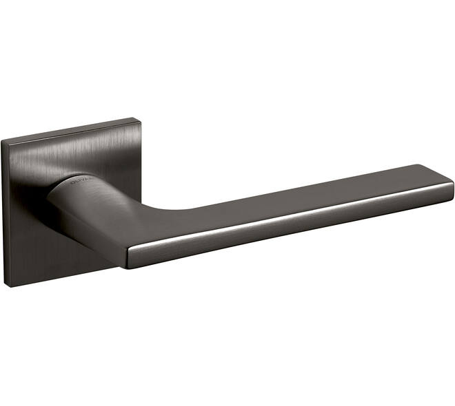 Olivari deurkruk Lotus Q + vierkant geveerde rozet 51x5mm met nokken en doorgaande bevestiging Antraciet mat titaan PVD