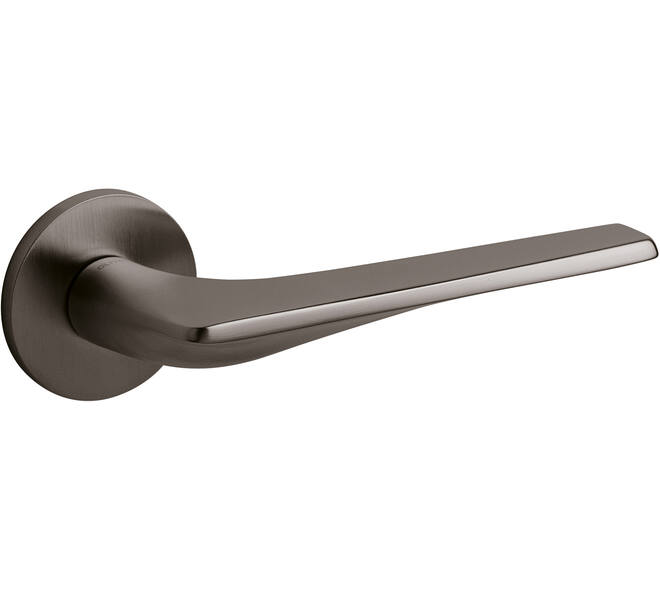 Olivari deurkruk Twist + ronde geveerde rozet 51x5mm met nokken en doorgaande bevestiging Antraciet mat titaan PVD