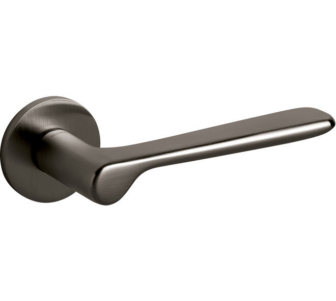 Olivari deurkruk Plume + ronde geveerde rozet 51x5mm met nokken en doorgaande bevestiging Antraciet mat titaan PVD