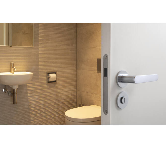 Olivari deurkruk Icona + ronde geveerde rozet 51x5mm met nokken en doorgaande bevestiging Chroom mat