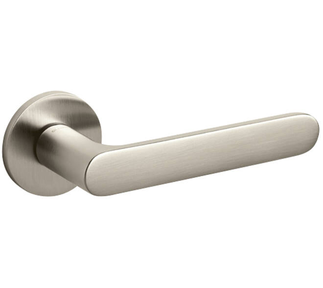 Olivari deurkruk Icona + ronde geveerde rozet 51x5mm met nokken en doorgaande bevestiging Nikkel mat titaan PVD