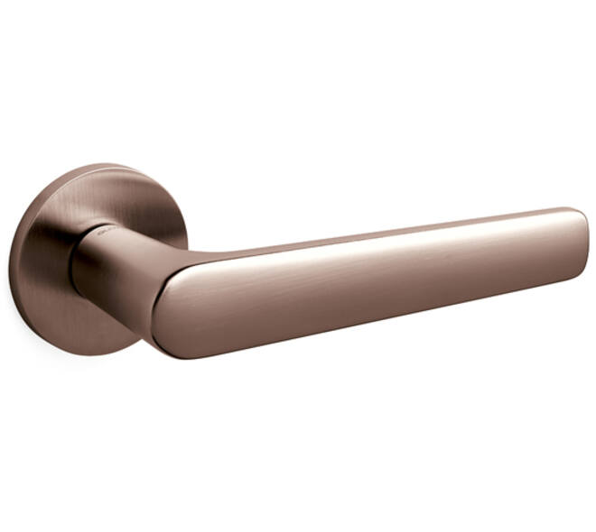 Olivari deurkruk Lugano + ronde geveerde rozet 51x5mm met nokken en doorgaande bevestiging Brons mat titaan PVD