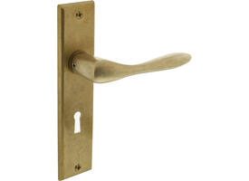 Deurkruk Banaan met schild rechthoekig 181x41mm sleutelgat 56mm messing getrommeld