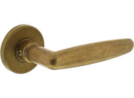 Deurkruk Sophie met rozet verdekt ø49x7mm messing getrommeld
