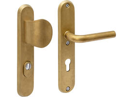 SKG3 veiligheidsbeslag ovaal 250x50mm greep/kruk Luzern met veerconstructie profielcilindergat 72mm met kerntrekbeveiliging PVD messing getrommeld