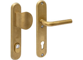 SKG3 veiligheidsbeslag ovaal 250x50mm greep/kruk Luzern met veerconstructie profielcilindergat 92mm met kerntrekbeveiliging PVD messing getrommeld