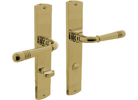 Deurkruk Helena op schild afgerond 235x45mm wc 78/8mm PVD messingkleur