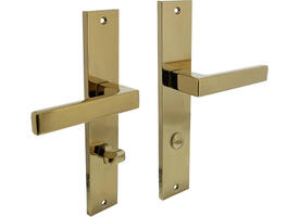 Deurkruk Hera op schild rechthoekig 245x45mm wc 78/7mm PVD messingkleur