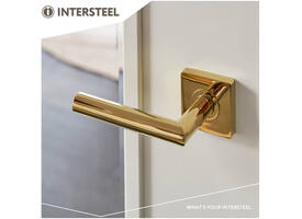 Deurkruk Bastian op rozet verdekt 55x55x10mm met nokken PVD messingkleur