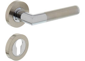Deurkruk Bastian op rozet verdekt ø52x10mm met nokken en cilinderrozetten chroom/nikkel mat