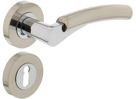 Deurkruk Bryan op rozet verdekt ø52x10mm met nokken en sleutelrozetten chroom/nikkel mat