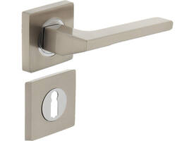 Deurkruk Ben op rozet verdekt 55x55x10mm met nokken en sleutelrozetten chroom/nikkel mat