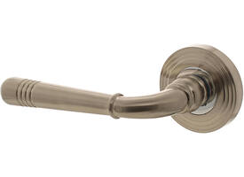 Gatdeel links Helena op rozet verdekt met rillen ø55x10mm met nokken chroom/nikkel mat