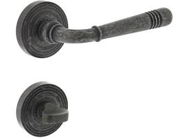 Deurkruk Helena op rozet verdekt met rillen ø55x10mm met nokken en WC-sluiting met stift 8x8mm oud grijs