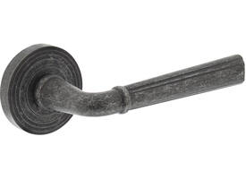 Deurkruk Bellevue op rozet verdekt met rillen ø55x10mm met nokken oud grijs