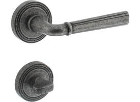 Deurkruk Bellevue op rozet verdekt met rillen ø55x10mm met nokken en WC-sluiting met stift 8x8mm oud grijs