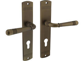Deurkruk Helena op schild afgerond 235x45mm profielcilindergat 72mm gebruineerd
