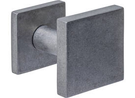 Voordeurknop vierkant 64x64mm op achterplaat 54x54mm verkropt éénzijdige montage rvs getrommeld