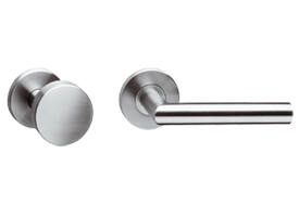 Knop/kruk garnituur rechts Jura op rozet verdekt ø55x8mm en cilinderrozetten rvs