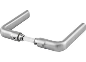 Deurkrukken roestvast staal geborsteld 127x58mm Ø 22mm met krukstift 8x84mm geschikt voor deur- en beslagdikte van 40-69mm.Certificeringen: gebruiks klasse 4 EN 1906: 2002-05, geschikt voor toepassing in rook- en brandwerende deuren DIN 18273: 1997-12.