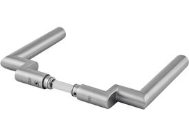 Deurkrukken verkropt haaks L-model roestvast staal mat geborsteld 152x62mm, Ø20mm met krukstift 8x72mm geschikt voor deur- en beslagdikte van 42-57mm. Gebruiksklasse 4, EN 1906: 2002-05 Geschikt voor inbouw in rook- en brandwerende deuren volgens DIN 18273: 1997 - 12