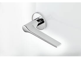 Olivari deurkruk Lama L + ronde geveerde rozet 51x5mm met nokken en doorgaande bevestiging Chroom
