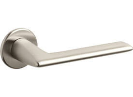 Olivari deurkruk Tecno + ronde geveerde rozet 51x5mm met nokken en doorgaande bevestiging Nikkel mat titaan PVD
