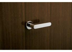 Olivari deurkruk Link + ronde geveerde rozet 51x5mm met nokken en doorgaande bevestiging Chroom