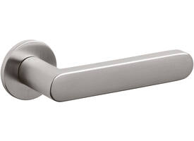 Olivari deurkruk Link + ronde geveerde rozet 51x5mm met nokken en doorgaande bevestiging RVS mat titaan PVD