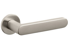 Olivari deurkruk Link + ronde geveerde rozet 51x5mm met nokken en doorgaande bevestiging Nikkel mat titaan PVD