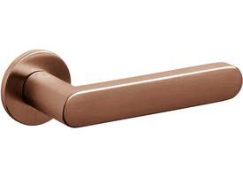 Olivari deurkruk Link + ronde geveerde rozet 51x5mm met nokken en doorgaande bevestiging Koper mat titaan PVD