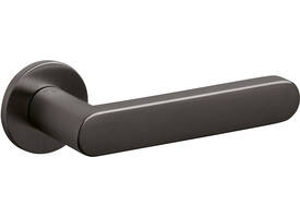 Olivari deurkruk Link + ronde geveerde rozet 51x5mm met nokken en doorgaande bevestiging Antraciet mat titaan PVD