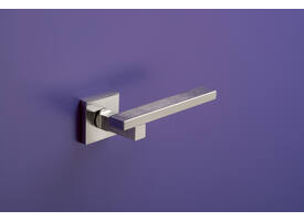 Olivari deurkruk Space Q + vierkant geveerde rozet 51x5mm met nokken en doorgaande bevestiging Chroom mat