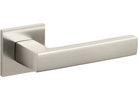 Olivari deurkruk Planet Q + vierkant geveerde rozet 51x5mm met nokken en doorgaande bevestiging Nikkel mat titaan PVD