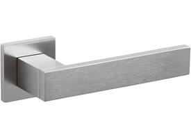 Olivari deurkruk Diana + vierkant geveerde rozet 51x5mm met nokken en doorgaande bevestiging Chroom mat