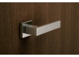 Olivari deurkruk Diana + vierkant geveerde rozet 51x5mm met nokken en doorgaande bevestiging Chroom