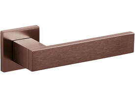 Olivari deurkruk Diana + vierkant geveerde rozet 51x5mm met nokken en doorgaande bevestiging Brons mat titaan PVD
